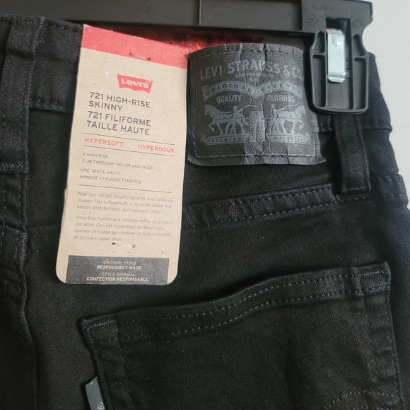 Levi's High Rise Black Jeans Sleek Silhouette | Size 26 X 30 - Picture 6 of 10